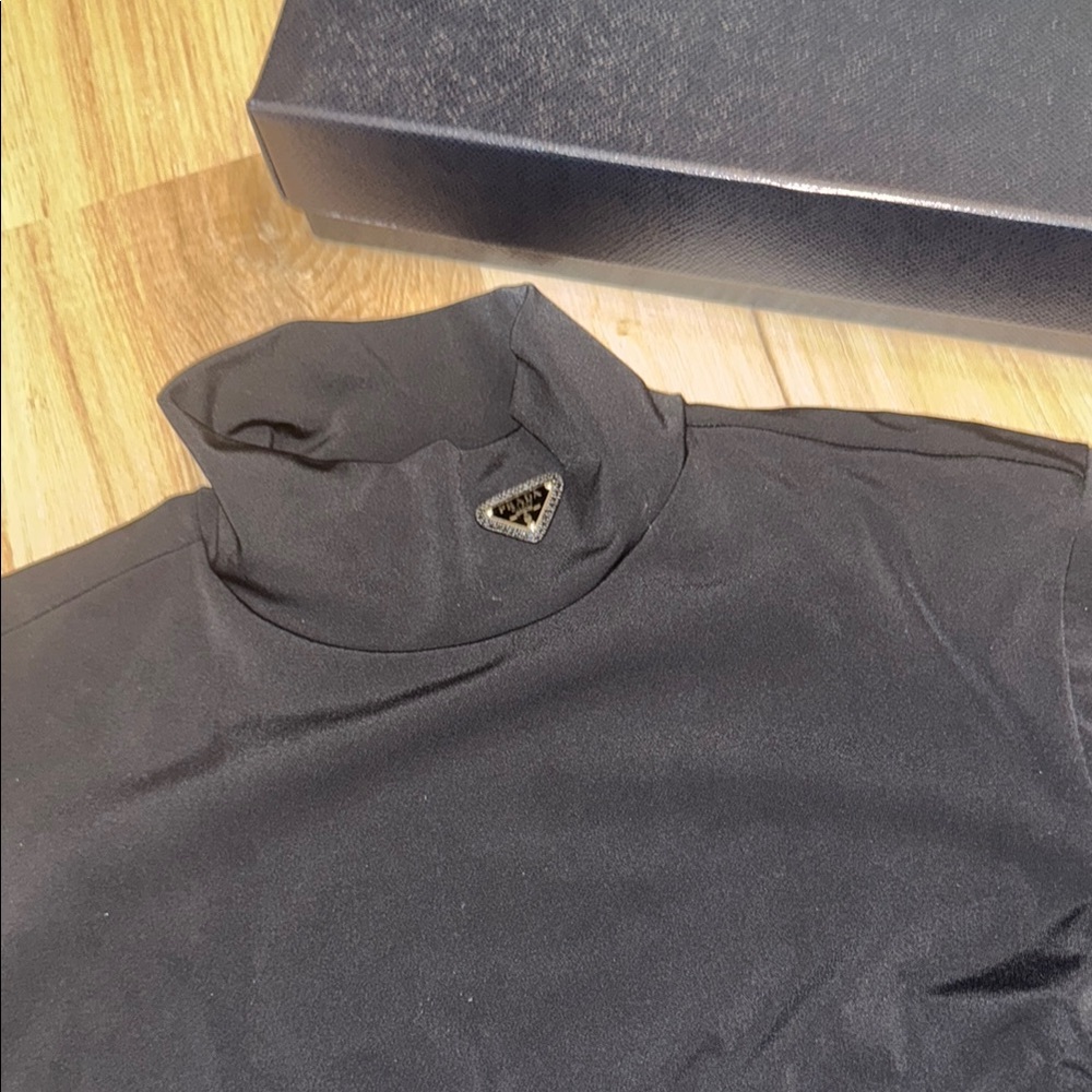 Men’s Prada Black Turtleneck with Logo Detail worn once dry cleaned medium - Picture 4 of 8